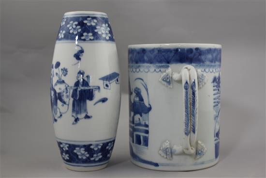 A Chinese export blue and white quart mug, and a blue and white vase, 19th century, 19.5cm